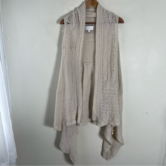 Anthropologie Cream Sleeveless Cardigan - Picture 2 of 9